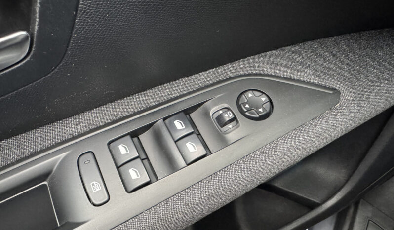
Peugeot 3008 BlueHDi 130CV full									