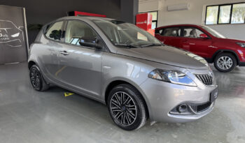 
Lancia Ypslon 1.0 FireFly Hybrid Gold full									