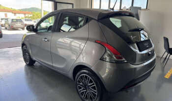 
Lancia Ypslon 1.0 FireFly Hybrid Gold full									