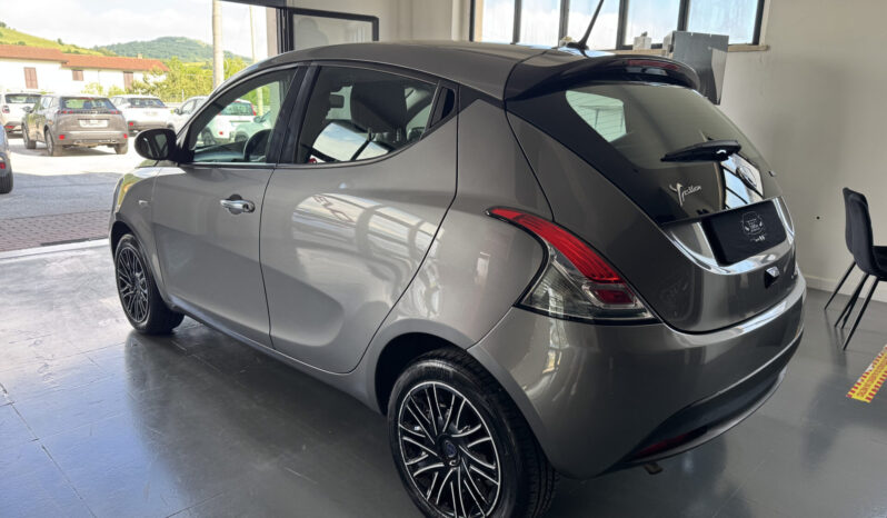 
Lancia Ypslon 1.0 FireFly Hybrid Gold full									