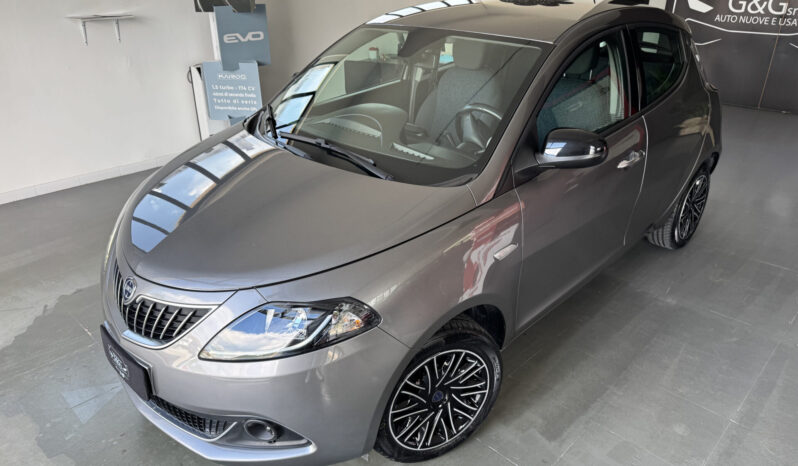 
Lancia Ypslon 1.0 FireFly Hybrid Gold full									