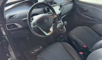 
Lancia Ypslon 1.0 FireFly Hybrid Gold full									