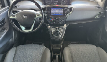 
Lancia Ypslon 1.0 FireFly Hybrid Gold full									