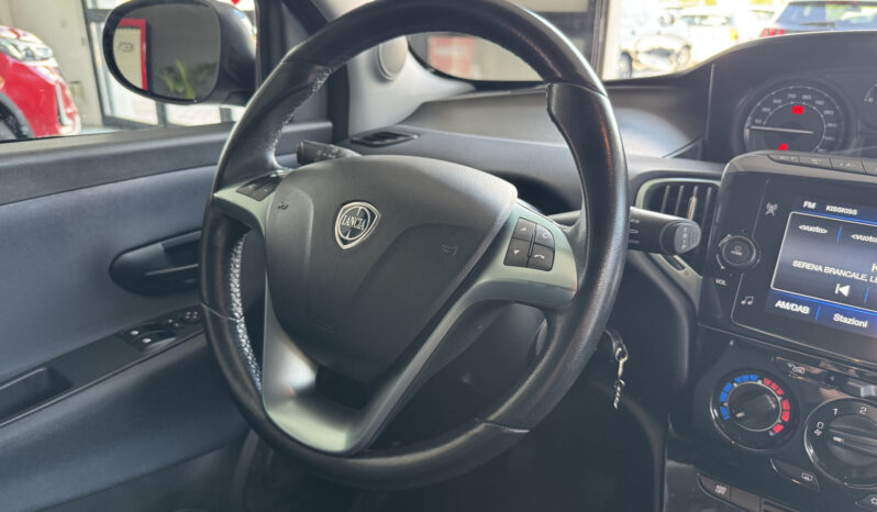 
Lancia Ypslon 1.0 FireFly Hybrid Gold full									
