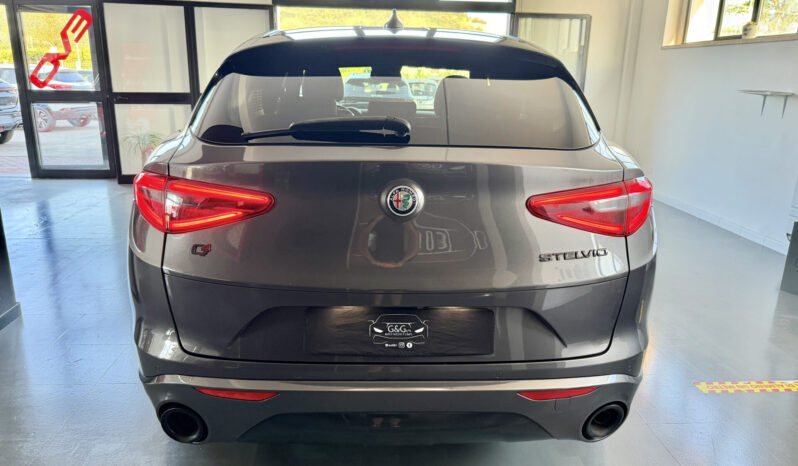 
Alfa Romeo Stelvio Veloce 2.2 Turbo 210CV full									
