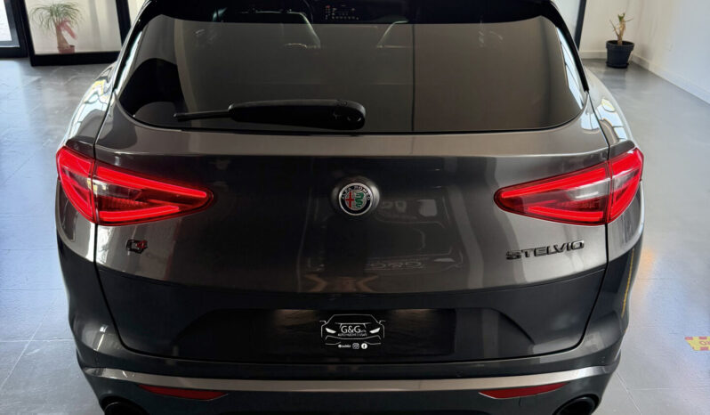 
Alfa Romeo Stelvio Veloce 2.2 Turbo 210CV full									