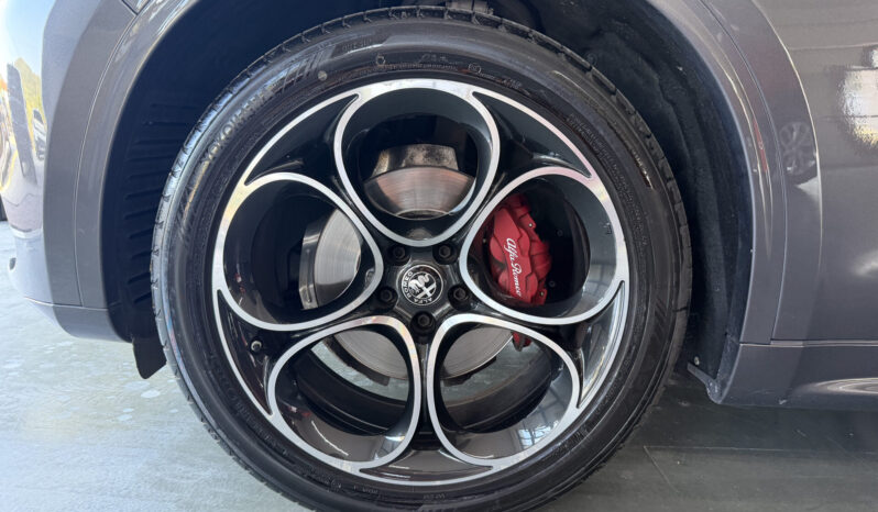 
Alfa Romeo Stelvio Veloce 2.2 Turbo 210CV full									