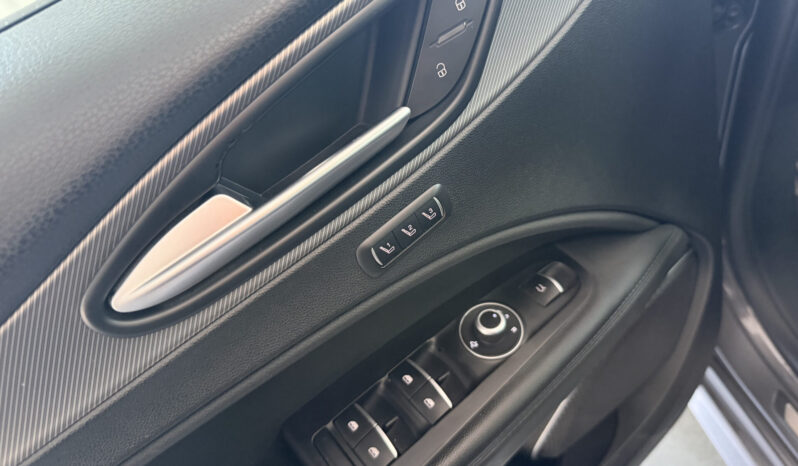 
Alfa Romeo Stelvio Veloce 2.2 Turbo 210CV full									