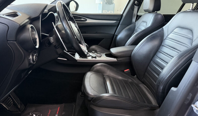 
Alfa Romeo Stelvio Veloce 2.2 Turbo 210CV full									