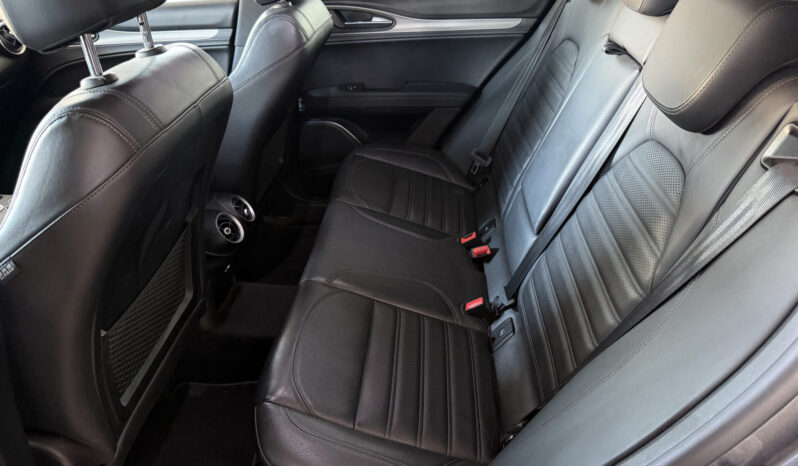 
Alfa Romeo Stelvio Veloce 2.2 Turbo 210CV full									