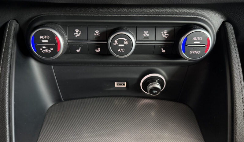 
Alfa Romeo Stelvio Veloce 2.2 Turbo 210CV full									