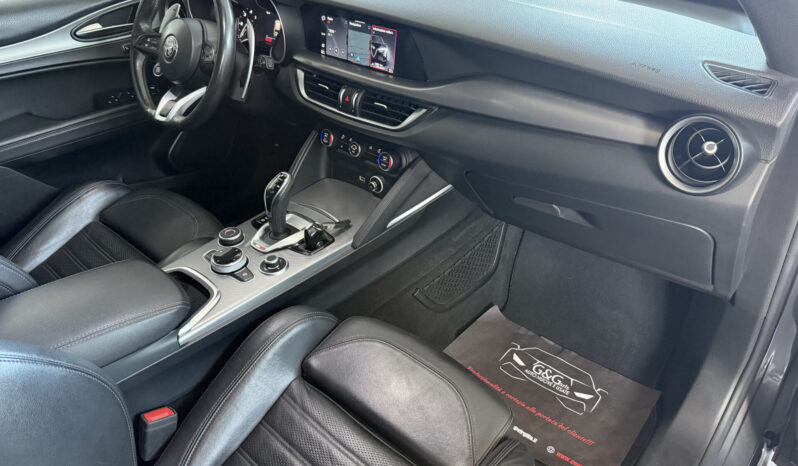 
Alfa Romeo Stelvio Veloce 2.2 Turbo 210CV full									