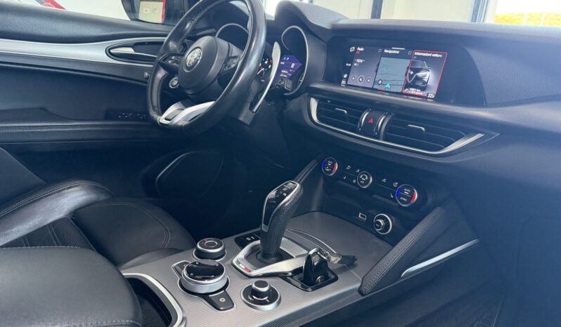 
Alfa Romeo Stelvio Veloce 2.2 Turbo 210CV full									
